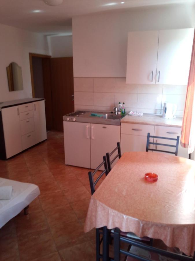 Apartments By The Sea Gradac, Makarska - 13681 Exterior foto