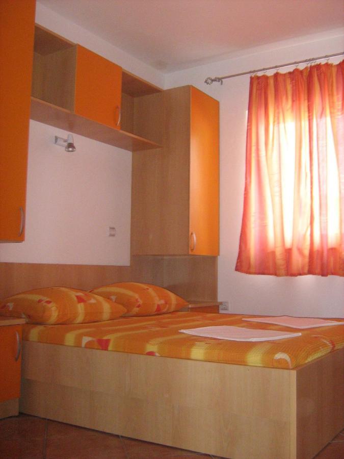 Apartments By The Sea Gradac, Makarska - 13681 Exterior foto