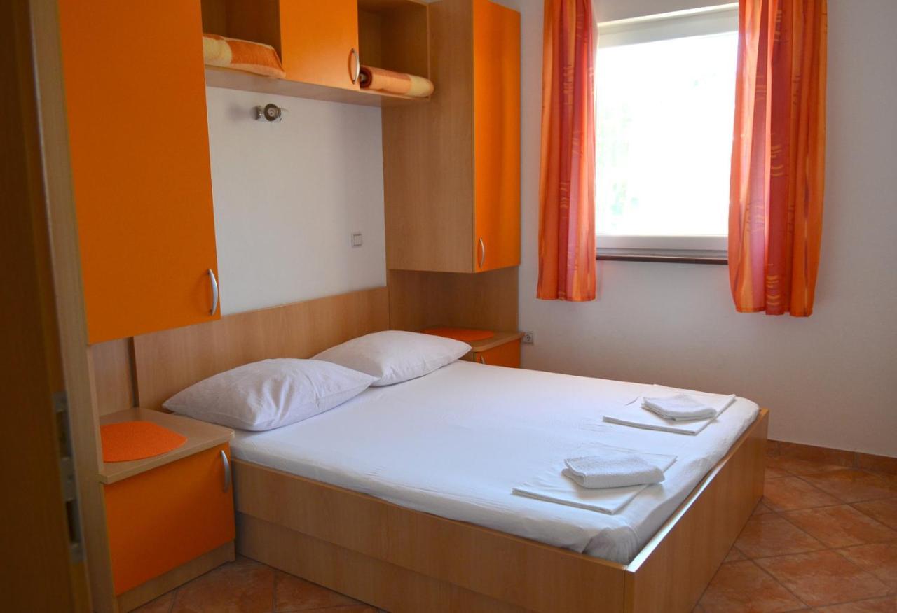 Apartments By The Sea Gradac, Makarska - 13681 Exterior foto