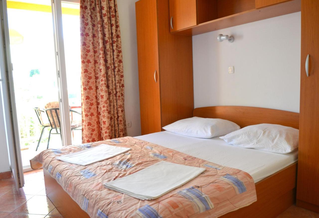 Apartments By The Sea Gradac, Makarska - 13681 Exterior foto